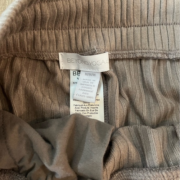 Beyond Yoga Well Traveled Wide Leg Pant - Picture 3 of 8